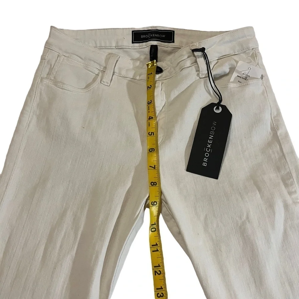 NWT Brokenbow Emma Mid Rise AI Rush Jeans Krystal White 28 Moto Ankle